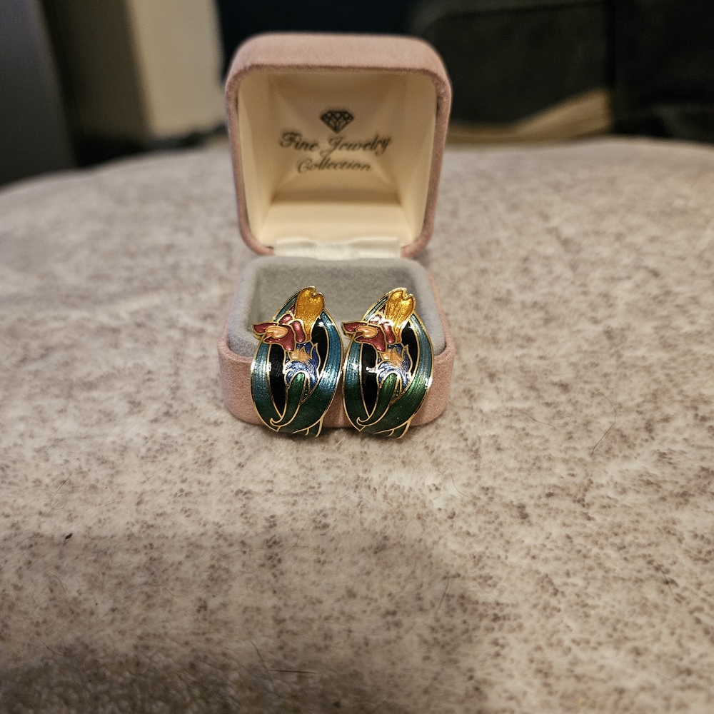 Elegant Gold and Green Earrings